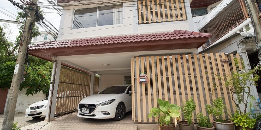 ให้เช่า ทาวน์เฮ้าส์ 3 ชั้น เข้าออกได้หลายทาง ซอยศรีนคร พระราม 3