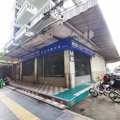 อาคารพาณิชย์ 5.5 ชั้น ติด BTS สะพานควาย : 609 ตร.ม. 5 ห้องนอน / 7 ห้องน้ำ ทำเลดี เดินทางสะดวก