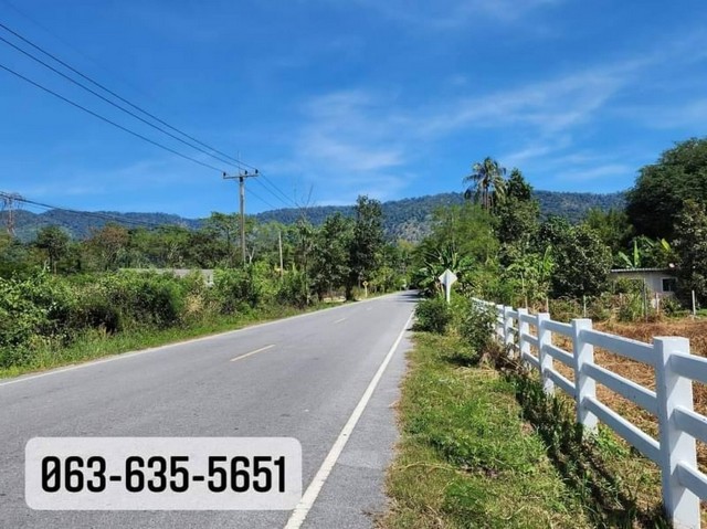 ขายที่ดินวิวเขาอลังการ ติดถนน 2 ด้าน 326 ตรว ถมและล้อมรั้วคาวบอยเรียบร้อย ต.เขาพระ อ.เมืองนครนายก