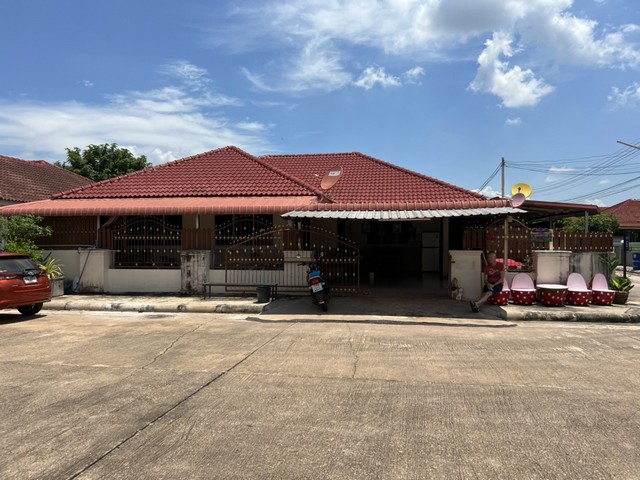 ขายบ้านสวย หลังใหญ่ ขายถูก ในหมู่บ้าน บ้านนาคลอง เมืองหนองคาย