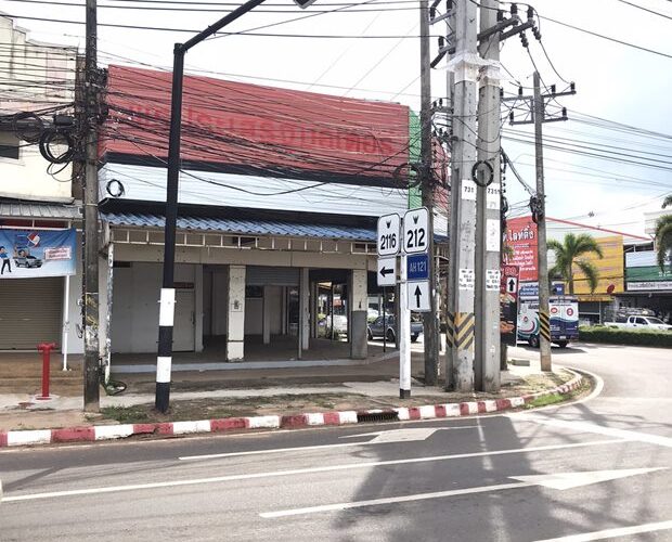 ขายตึกพาณิชย์ 2 ชั้น ทำเลทอง ใจกลาง อำเภอเลิงนกทา จ.ยโสธร บนถนนชยางกูร 6คูหา โทร 088-1018661