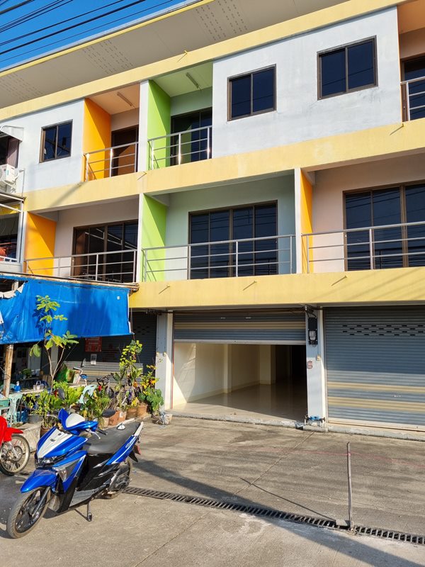 ขาย อาคารพาณิชย์ หน้ากว้าง 4 เมตร ริมถนน แม่จัน-เชียงแสน ถนนใหญ่ 8 เลน อ.แม่จัน จ.เชียงราย