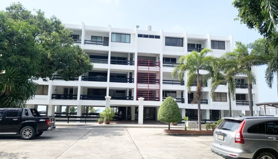 ขาย ผิงผา คอนโดมิเนียม พัทยา ติดทะเล ตกแต่งเรียบง่าย 2 ห้องนอน 1 ห้องน้ำ ชั้น 5 Tel. 063-289-7879