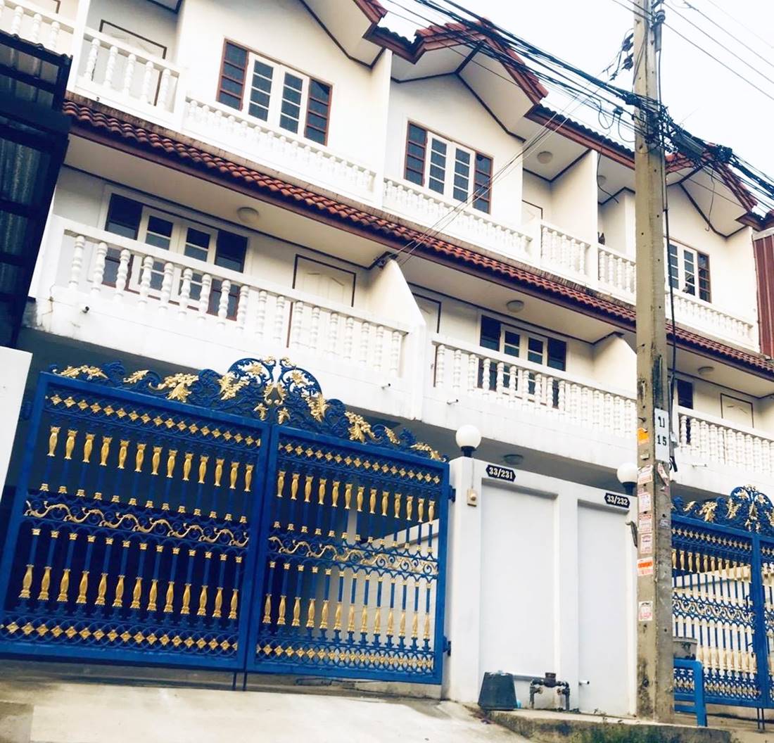 มาแล้วจ้า ปร่อยเช่า ทาวน์เฮาส์ 3ชั้น ท่าข้าม บางขุนเทียน พร้อมเข้าอยู่ ตรงข้ามเซ็นทรัลพระราม2 โทร 0897683529