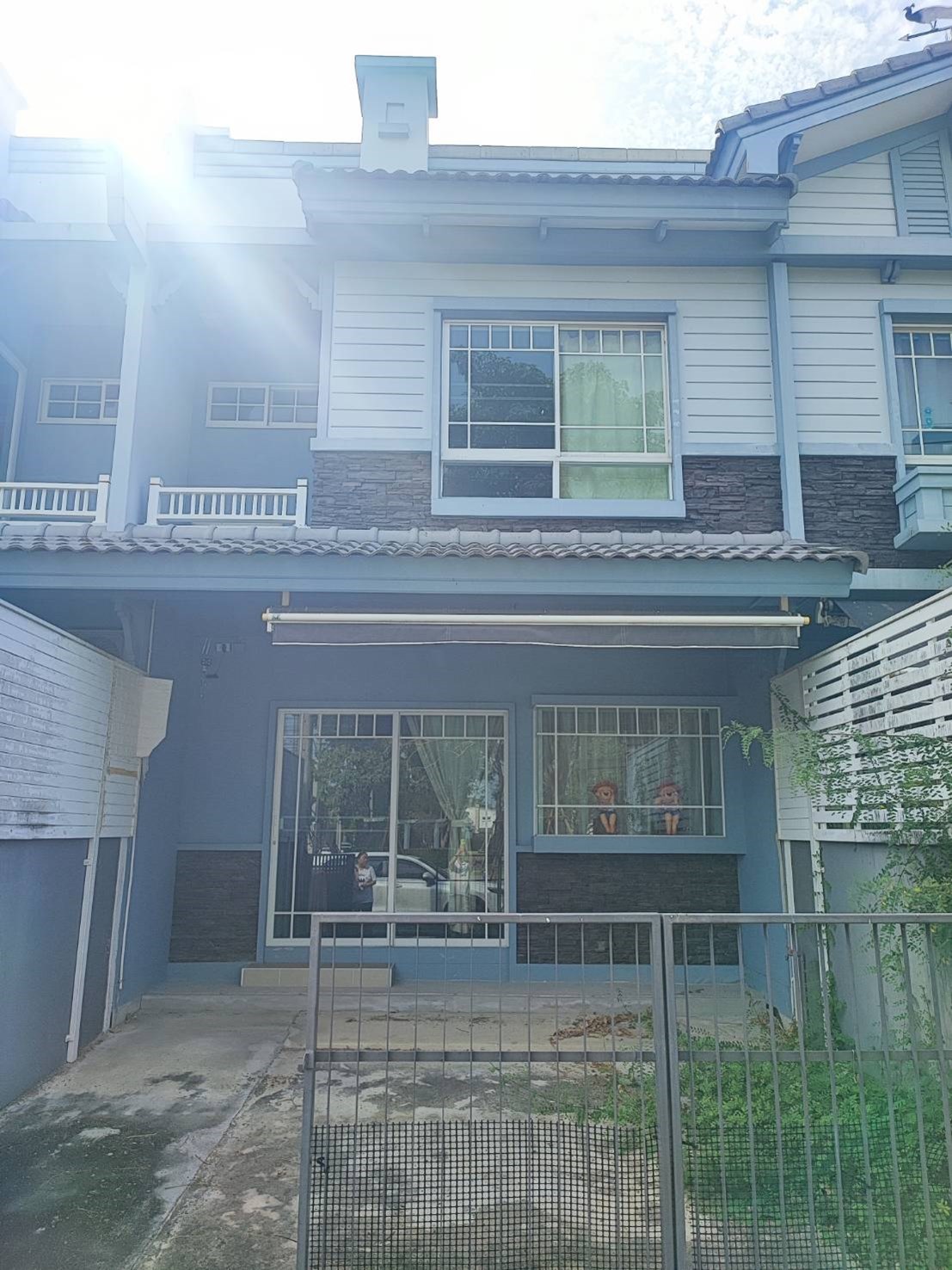 ขายด่วนๆ ลดราคา บ้านทาวเฮ้าส์ สภาพใหม่ หมู่บ้านวิลาจิโอ้ บางนา เนื้อที่ 20 ตรว. ใกล้มหาวิทยาลัย ABAC โทร 0949965959