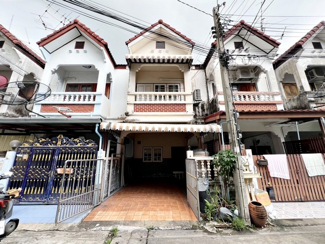 หมู่บ้าน เลิศอุบล ห้าแยกวัชรพล