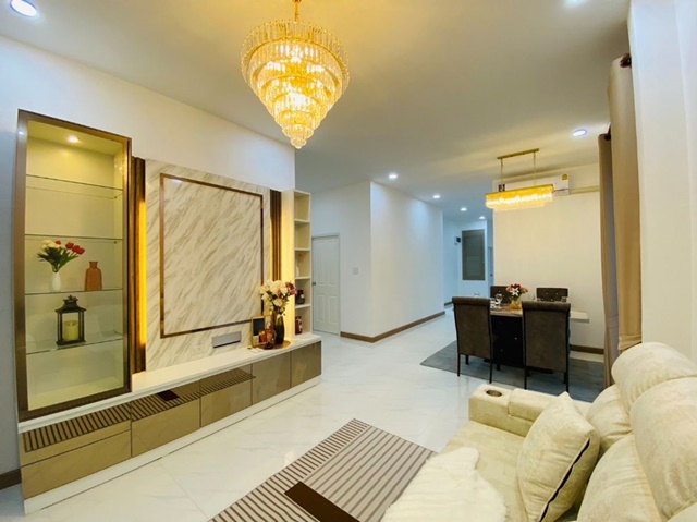 ตลาดนัมเบอร์วัน ราม2ตลาดทุ่งเศรษฐี 800 ม. ประเวศ 62ตรว. 242ตรม