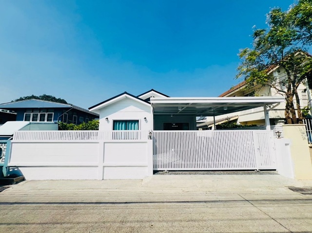 ตลาดนัมเบอร์วัน รามคำแหง 2 300 ม.บ้านใหญ่ ให้เช่า BTSบางนา 3.5 กม