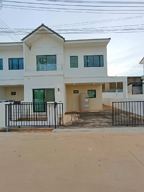 BIG C 4.6กม บ่อวิน Makro 4.9กม. ปตท. อีสเทิร์นซีบอร์ด ทาวน์เฮาส์ใ