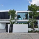 ขายด่วน 15.9 ล้าน บ้านพูลวิลล่า 3 ชั้น อ.เมือง ใกล้สนามบิน 5 นาที