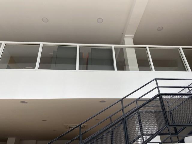 ให้เช่าโชว์รูม 2 ชั้น 260 ตรม. ใต้โรงแรม สไตล์ลอฟ ซอยสุขุมวิท 63