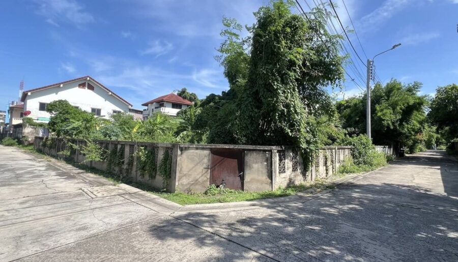 ที่ดินแปลงมุมหายาก ถมแล้ว พร้อมสร้าง