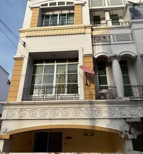 ให้เช่าทาวน์โฮม 3 ชั้น 20.6 ตรว. บ้านกลางเมือง ลาดพร้าว-โยธินพัฒน