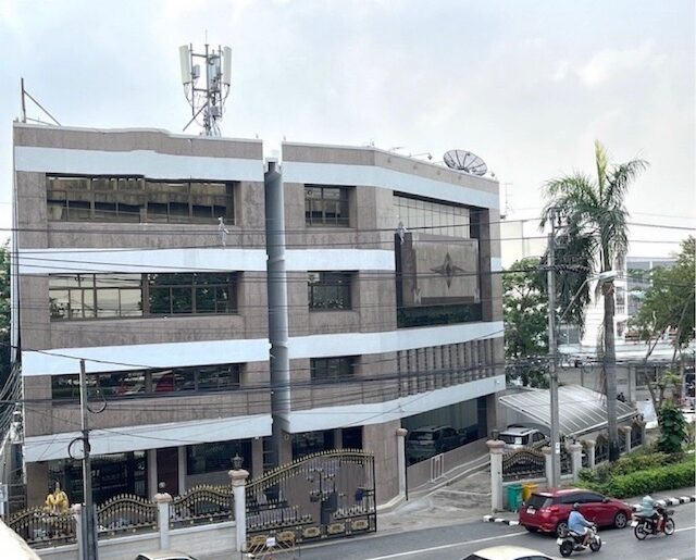 BH3624 ให้เช่าอาคารสำนักงาน 3 ชั้น ติดถนนบรมราชชนนี ทำเลเด่น