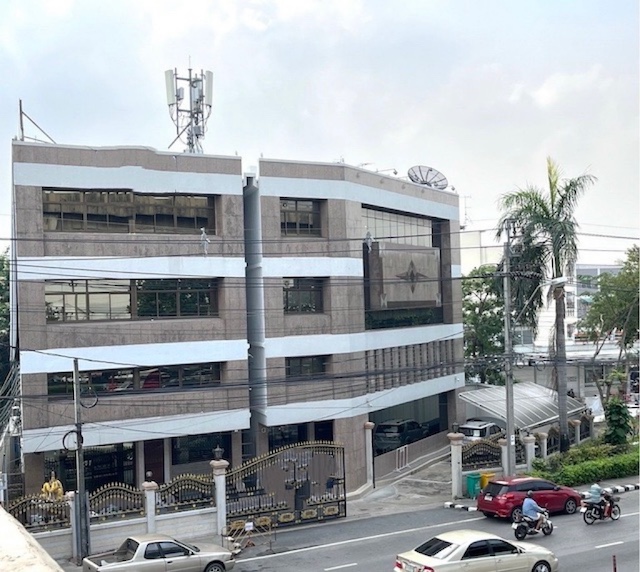 BH3624 ให้เช่าอาคารสำนักงาน 3 ชั้น ติดถนนบรมราชชนนี ทำเลเด่น