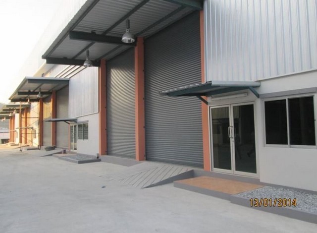 ให้เช่าโกดัง 450 ตารางเมตร ติดถนนเลียบมอเตอร์เวย์ บางพระ อำเภอศรี