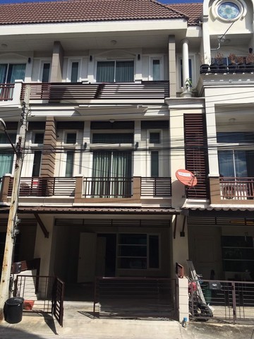 3 ห้องนอนพร้อมห้องน้ำในตัวทุกห้อง พรีเมี่ยม เพลส นวมินทร์-ลาดพร้า