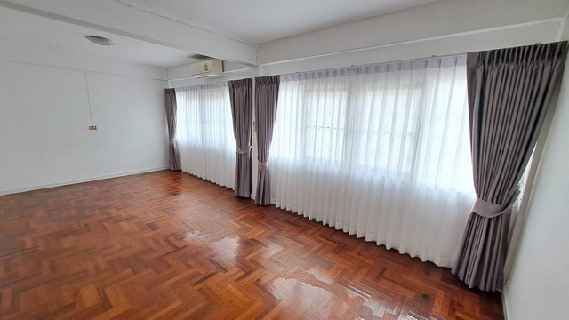 ให้เช่าทาวโฮม เล่นระดับ3 ชั้น ใกล้ทองหล่อ และBTSเอกมัย 2.5km.