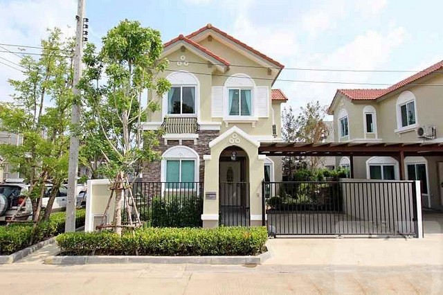 ให้เช่าบ้านแฝด ใกล้รถไฟฟ้าสถานีศรีด่าน เมลิโซ่พาร์คศรีนครินทร์หนา