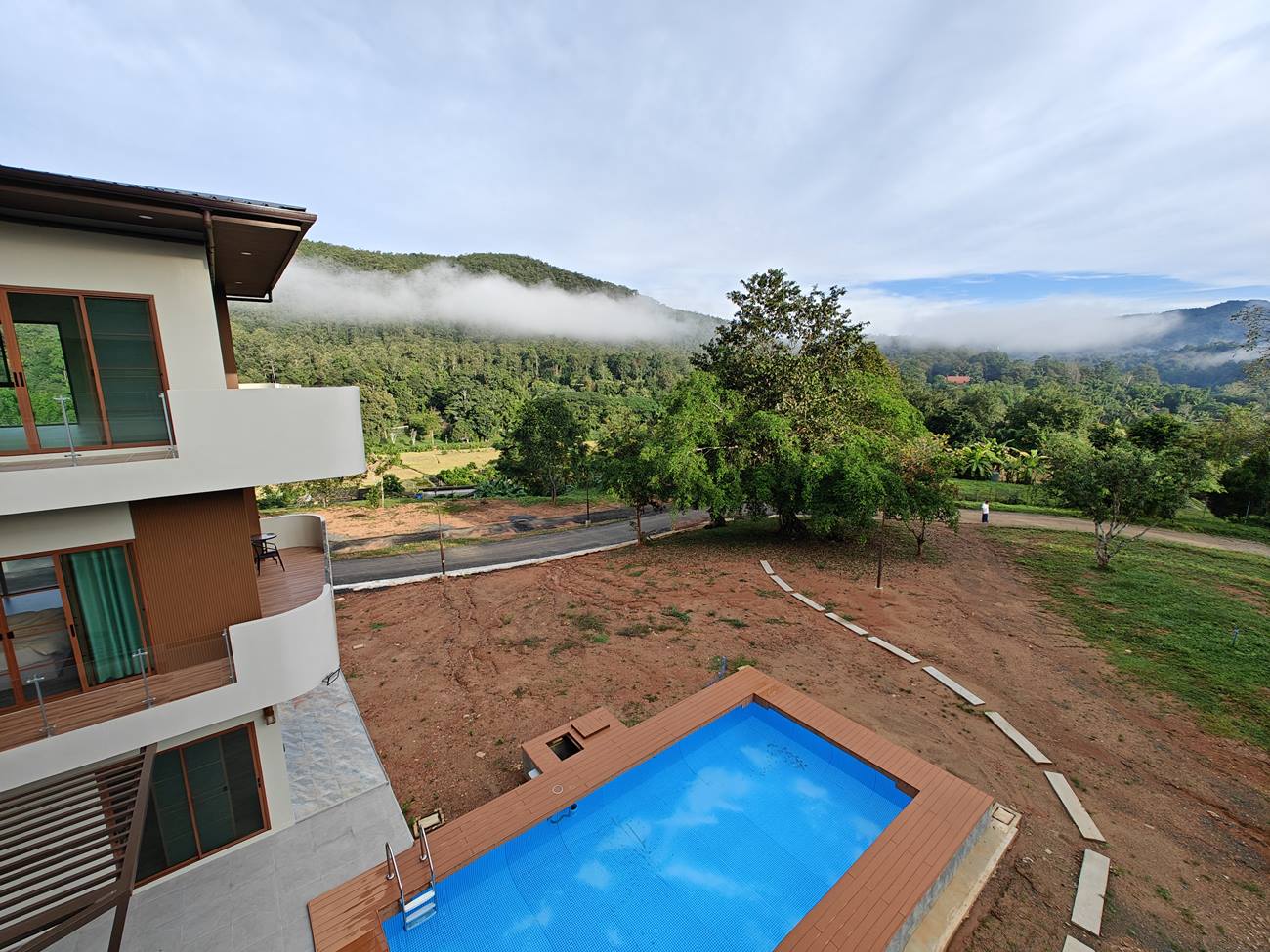 ขายที่ดิน พร้อมอาคาร วิวทะเลหมอก ทำเลศักยภาพ ดอยสะเก็ด – เชียงใหม่ บนเนื้อที่ 5 ไร่กว่า โทร 087-8783536