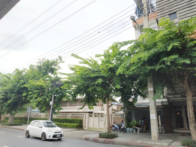 ตึกแถว-อาคารพาณิชย์ ขาย เหมาะทำตึกแถวปล่อยเช่ารายวัน อาคารพาณิชย์ทำเลทอง-บางพลัด Office-and-Airbnb-investment-BangPhlat-BAngkok, good-for-Airbnb-daily-rentals, ฝั่งธนใกล้BTS