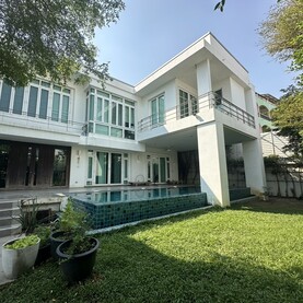 บ้านเดี่ยว ขาย Sukhumvit71SinglehouseforsalenearBTSPhraKhanong, พร้อมสระว่ายน้ำ withpoolvillaSukhumvit71 ใจกลางสุขุมวิท71 พร้อมสวนส่วนตัว